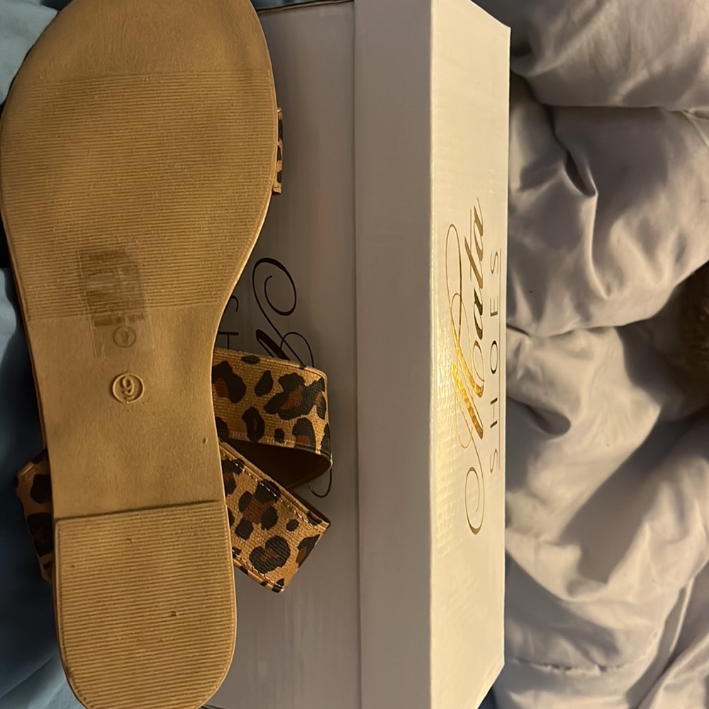 Leopard steps - Picture 2 of 2